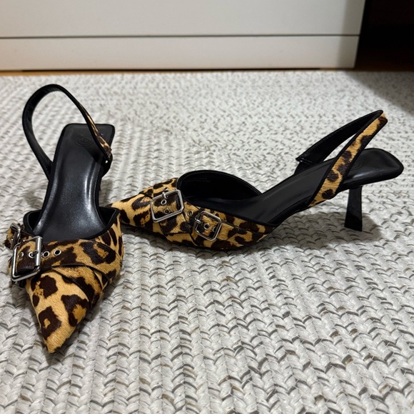 NEW Urban Outfitters Leopard Buckle Slingback Kitten Heels - Picture 6 of 12